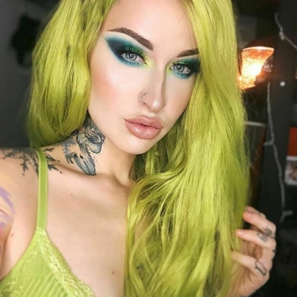 22” Green WAVY Lace Front Wig NEW